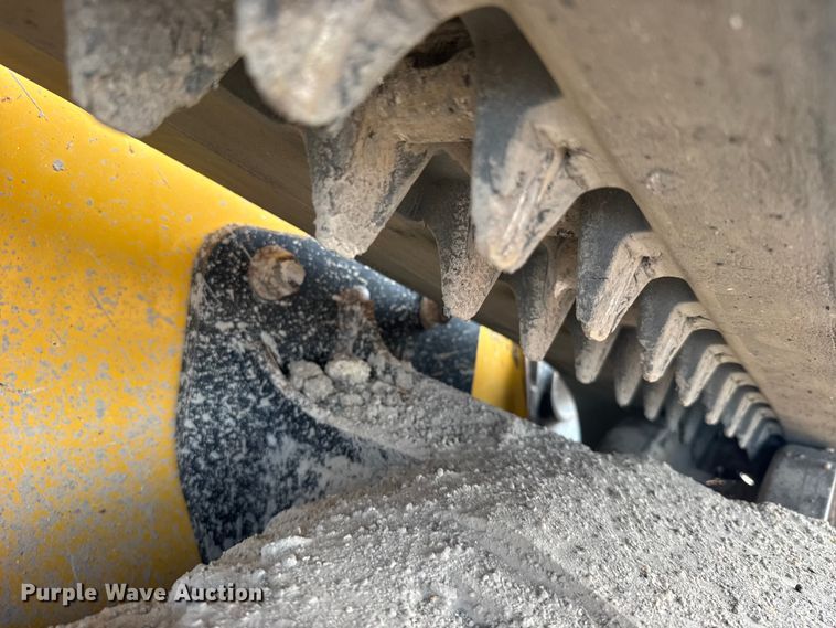 image for item DY3126 2015 John Deere 331G tracked skid steer loader