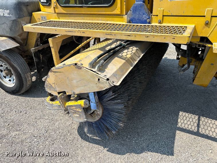 image for item DZ4482 2016 Superior Broom DT80K broom