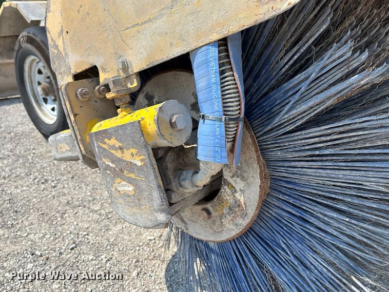 image for item DZ4482 2016 Superior Broom DT80K broom