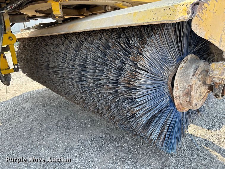 image for item DZ4482 2016 Superior Broom DT80K broom