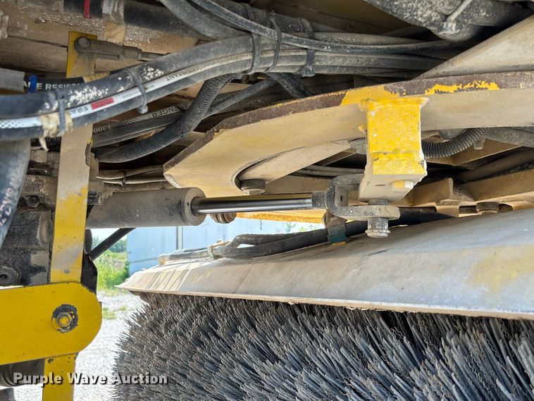 image for item DZ4482 2016 Superior Broom DT80K broom