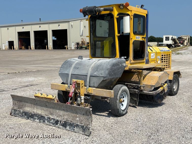 2015 Superior Broom DT80K broom
