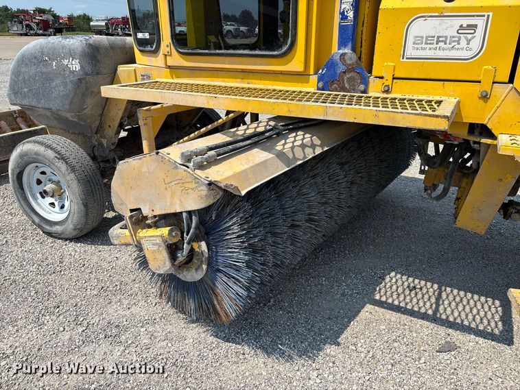 image for item DZ4483 2015 Superior Broom DT80K broom
