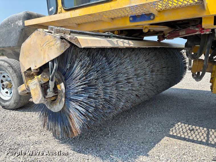 image for item DZ4483 2015 Superior Broom DT80K broom