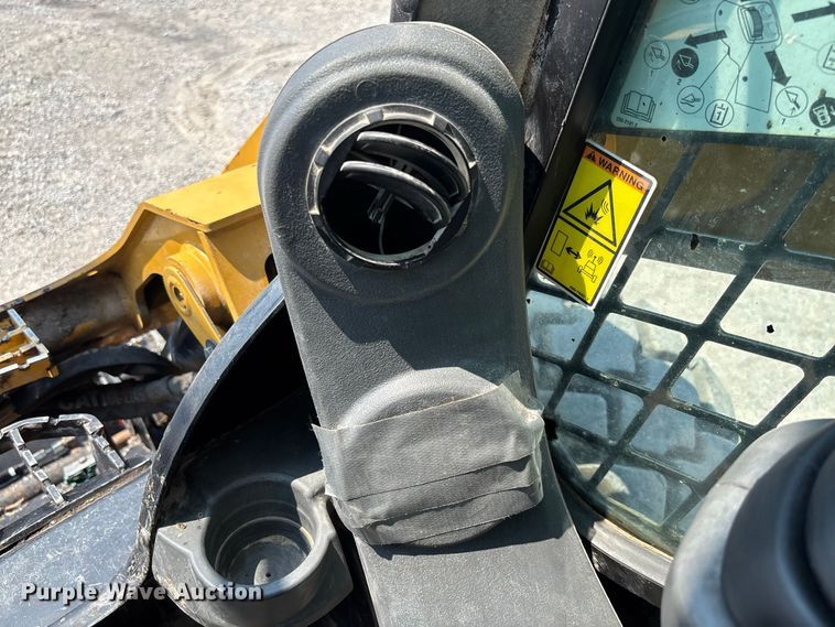 image for item DZ4484 2019 Caterpillar 262D skid steer loader