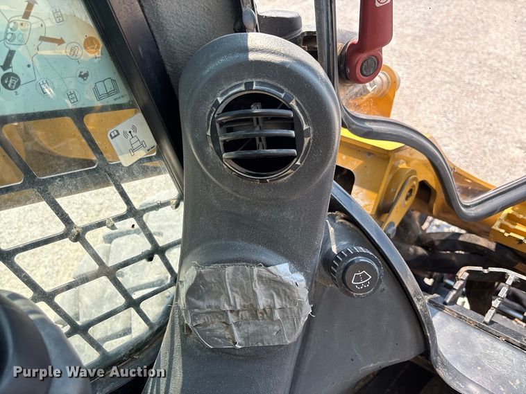image for item DZ4484 2019 Caterpillar 262D skid steer loader