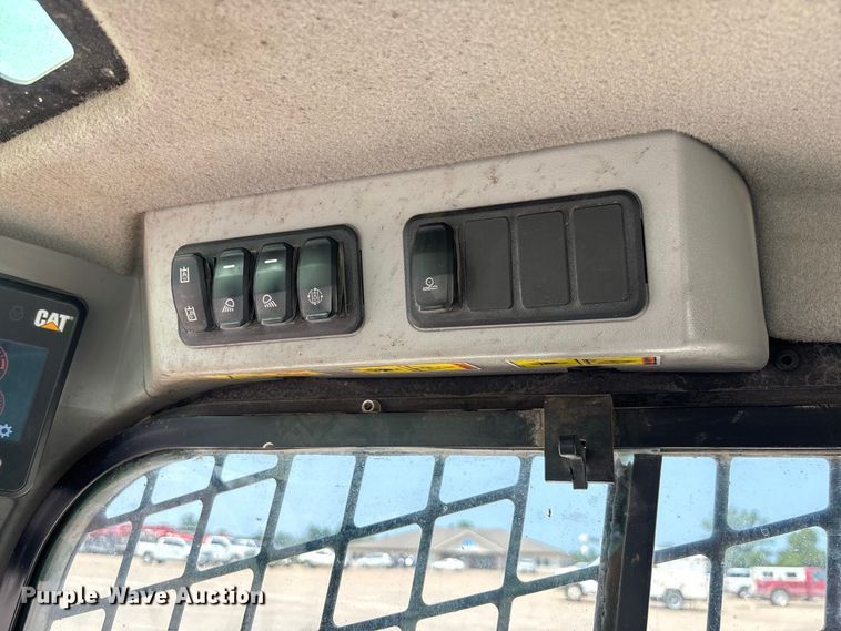 image for item DZ4485 2020 Caterpillar 262D3 skid steer loader
