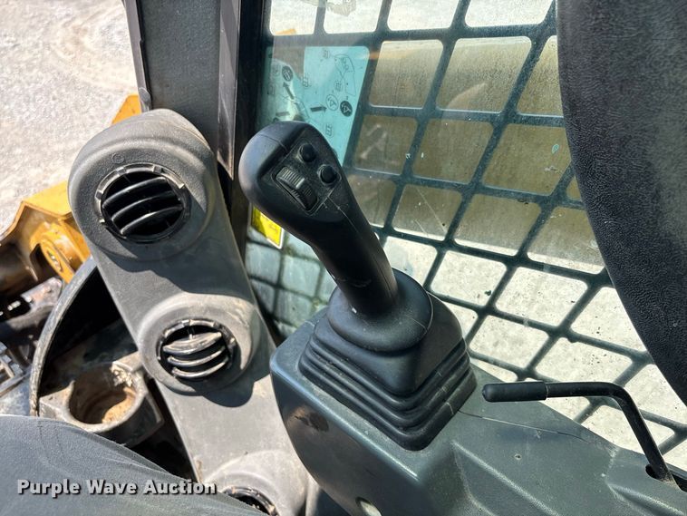 image for item DZ4485 2020 Caterpillar 262D3 skid steer loader