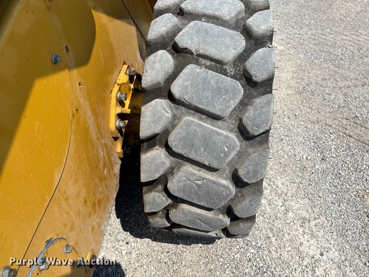 image for item DZ4485 2020 Caterpillar 262D3 skid steer loader