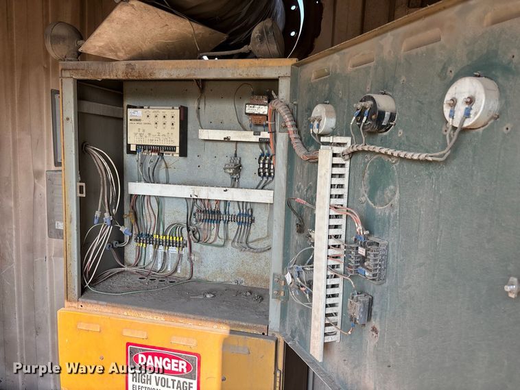 image for item DZ4493 1981 Caterpillar 3508 generator trailer