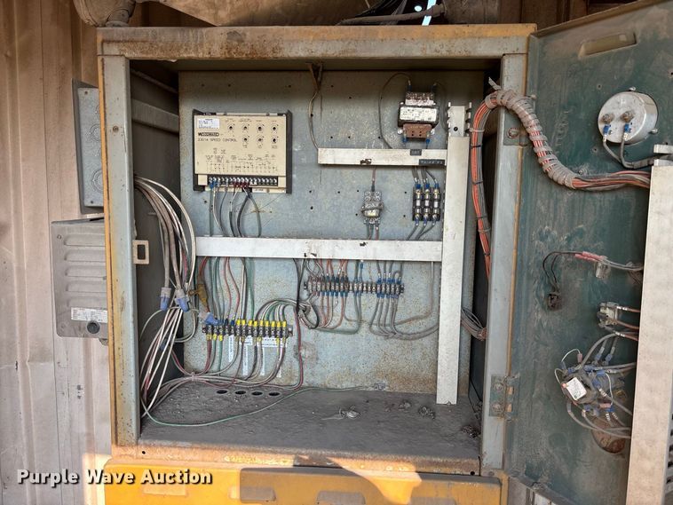 image for item DZ4493 1981 Caterpillar 3508 generator trailer
