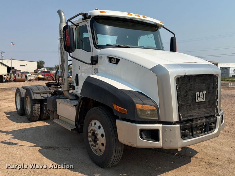 image for item EA0387 2015 Caterpillar CT660 semi truck