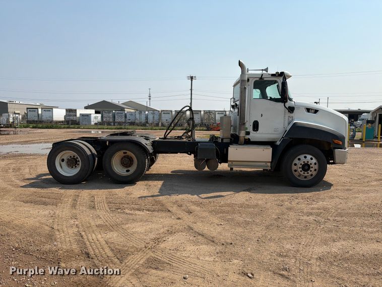 image for item EA0387 2015 Caterpillar CT660 semi truck