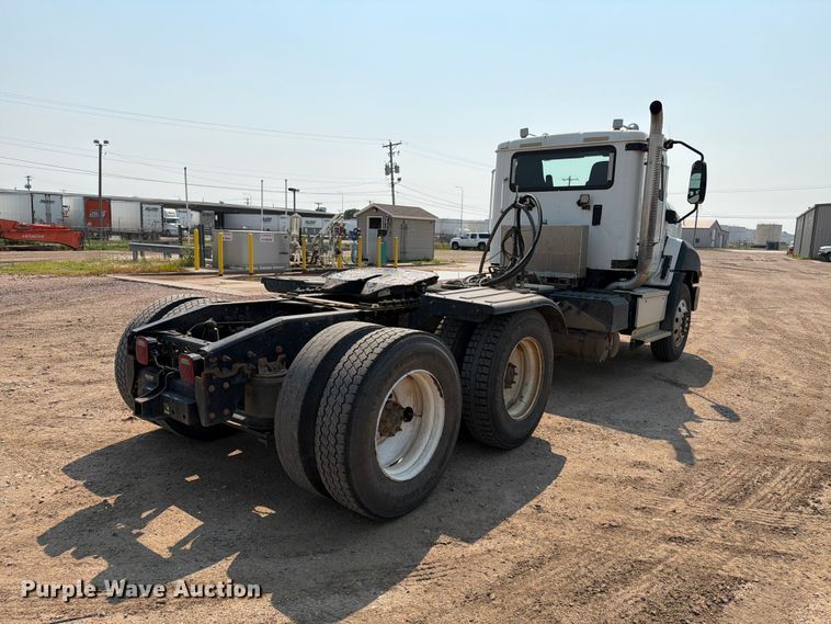 image for item EA0387 2015 Caterpillar CT660 semi truck