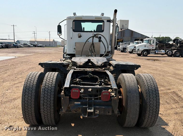 image for item EA0387 2015 Caterpillar CT660 semi truck