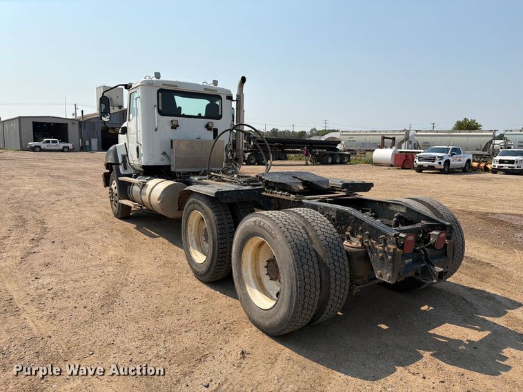 image for item EA0387 2015 Caterpillar CT660 semi truck