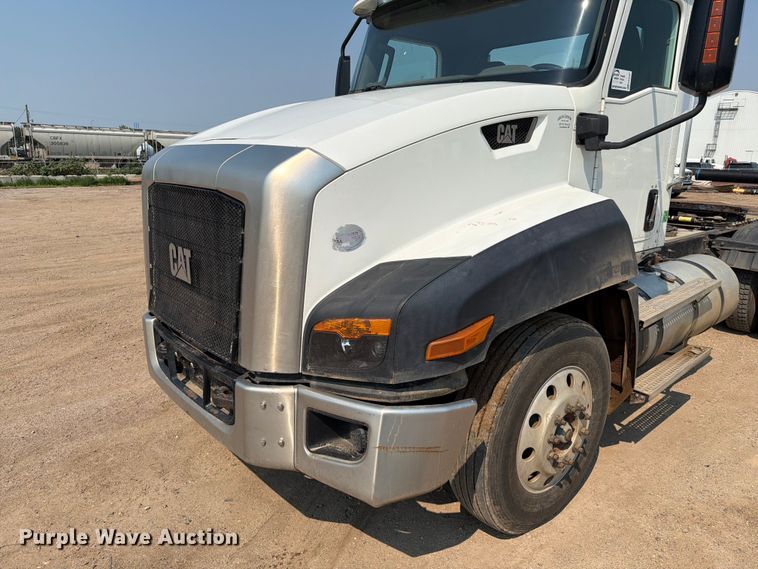 image for item EA0387 2015 Caterpillar CT660 semi truck