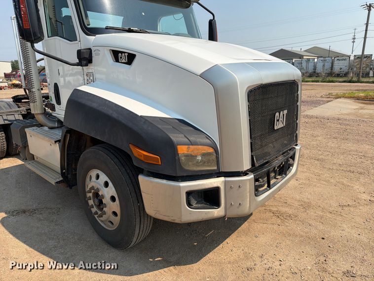 image for item EA0387 2015 Caterpillar CT660 semi truck