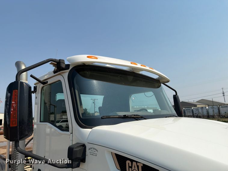 image for item EA0387 2015 Caterpillar CT660 semi truck