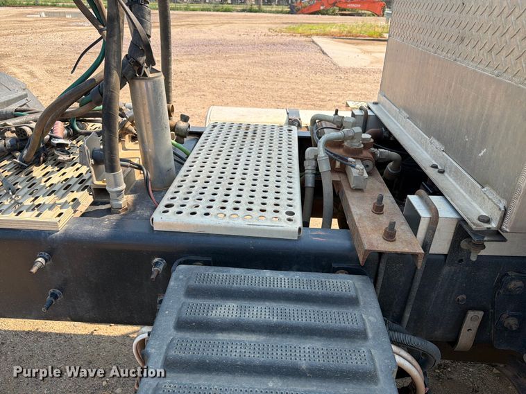 image for item EA0387 2015 Caterpillar CT660 semi truck