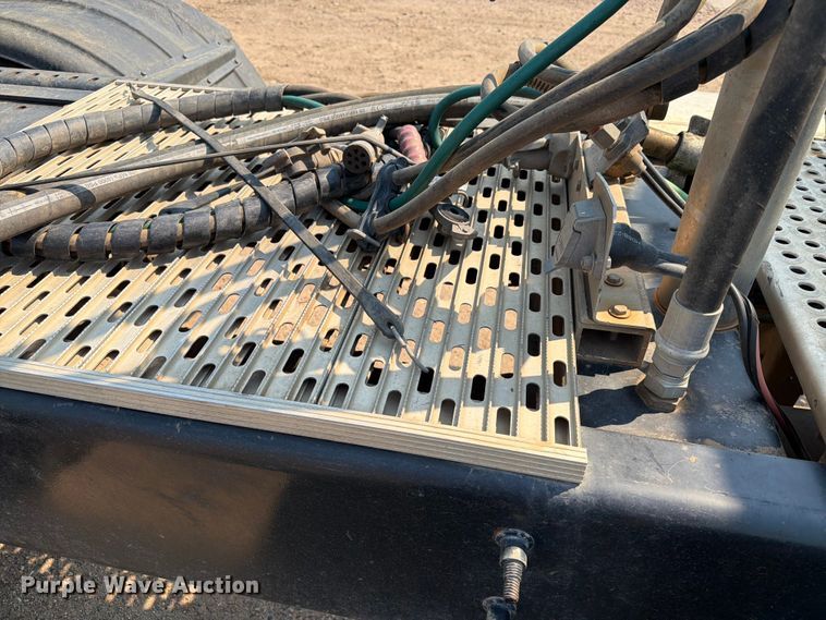 image for item EA0387 2015 Caterpillar CT660 semi truck