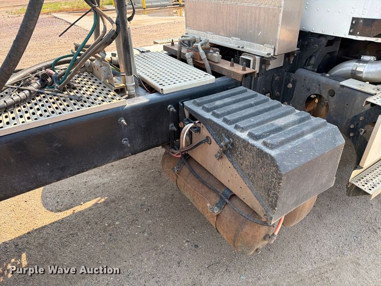 image for item EA0387 2015 Caterpillar CT660 semi truck