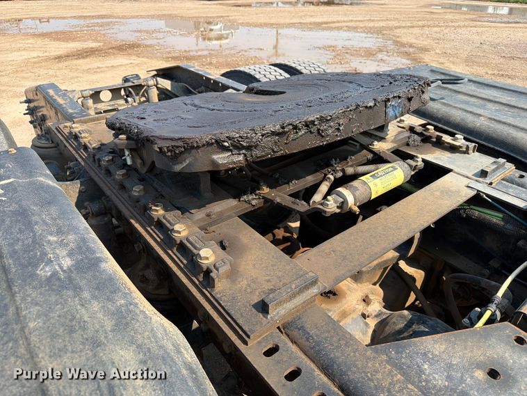 image for item EA0387 2015 Caterpillar CT660 semi truck