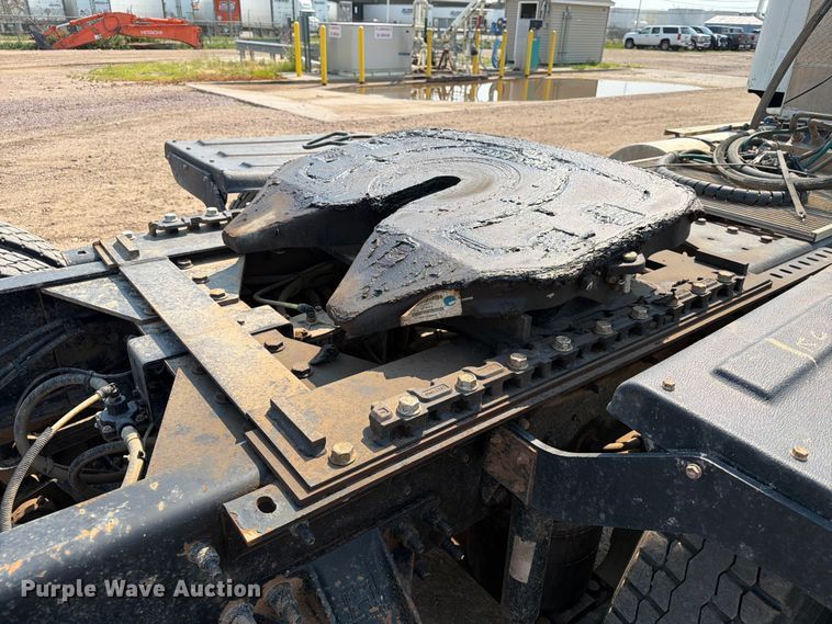 image for item EA0387 2015 Caterpillar CT660 semi truck