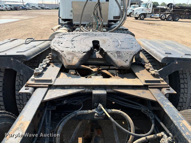 image for item EA0387 2015 Caterpillar CT660 semi truck