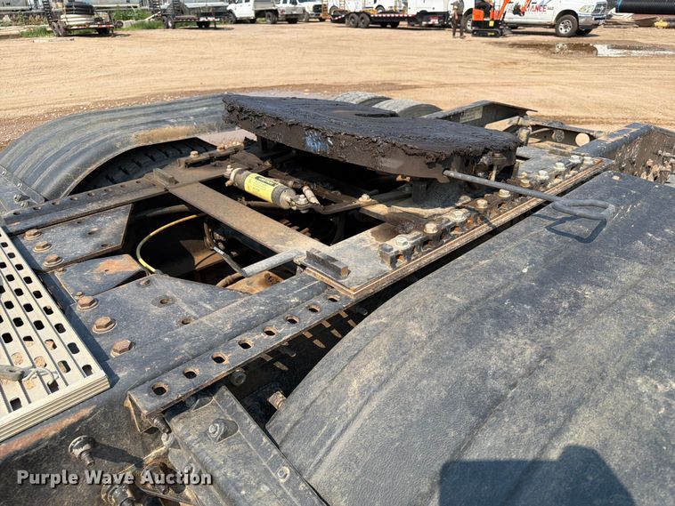 image for item EA0387 2015 Caterpillar CT660 semi truck