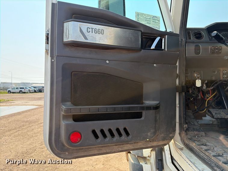 image for item EA0387 2015 Caterpillar CT660 semi truck