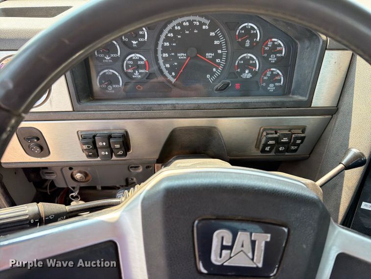 image for item EA0387 2015 Caterpillar CT660 semi truck