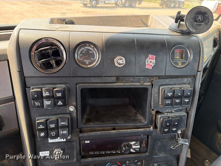image for item EA0387 2015 Caterpillar CT660 semi truck