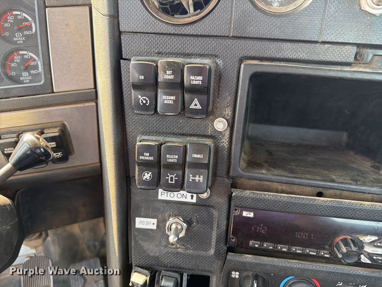 image for item EA0387 2015 Caterpillar CT660 semi truck