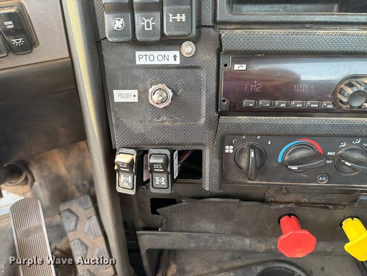 image for item EA0387 2015 Caterpillar CT660 semi truck