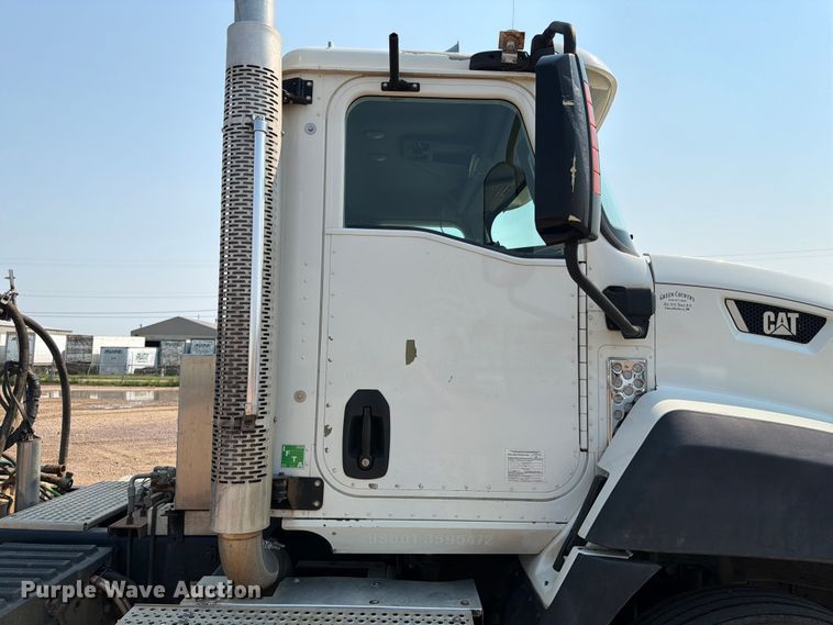 image for item EA0387 2015 Caterpillar CT660 semi truck