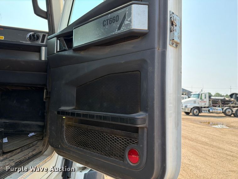 image for item EA0387 2015 Caterpillar CT660 semi truck