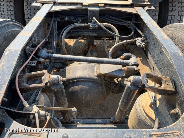 image for item EA0387 2015 Caterpillar CT660 semi truck