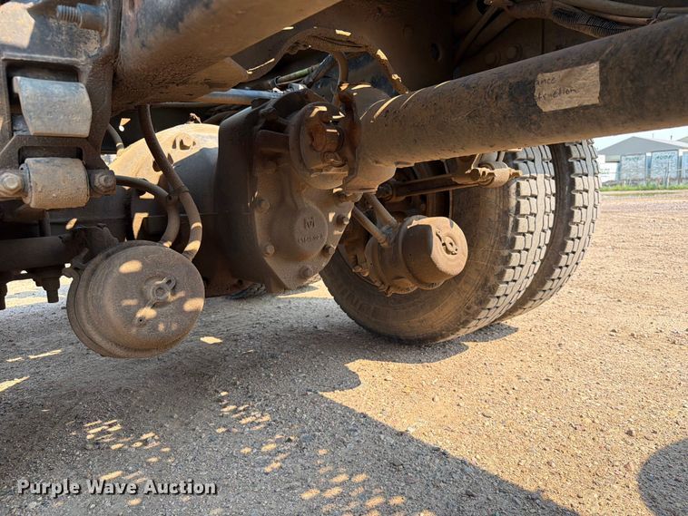 image for item EA0387 2015 Caterpillar CT660 semi truck