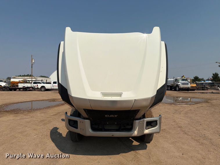 image for item EA0387 2015 Caterpillar CT660 semi truck