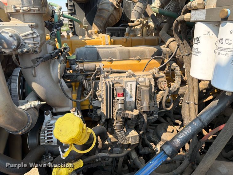 image for item EA0387 2015 Caterpillar CT660 semi truck