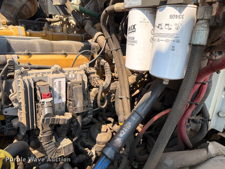 image for item EA0387 2015 Caterpillar CT660 semi truck