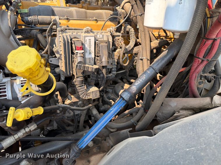 image for item EA0387 2015 Caterpillar CT660 semi truck