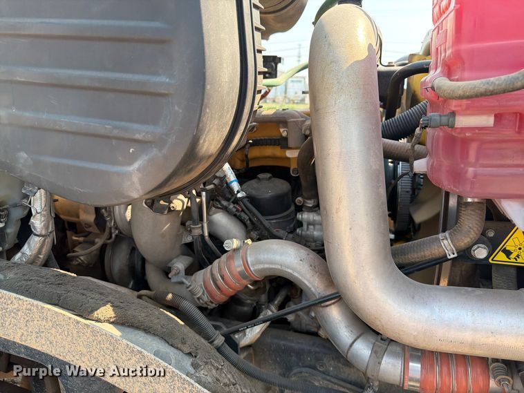 image for item EA0387 2015 Caterpillar CT660 semi truck