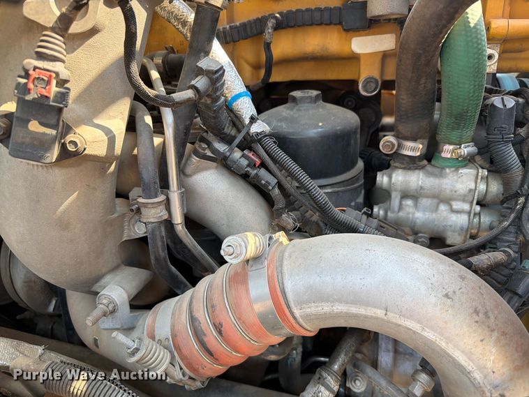 image for item EA0387 2015 Caterpillar CT660 semi truck