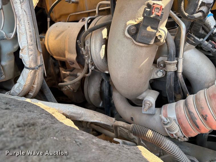 image for item EA0387 2015 Caterpillar CT660 semi truck
