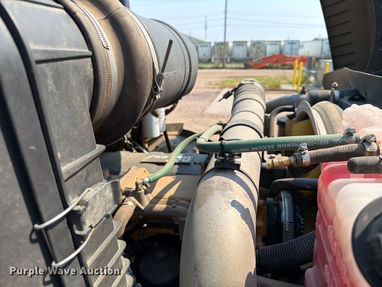 image for item EA0387 2015 Caterpillar CT660 semi truck