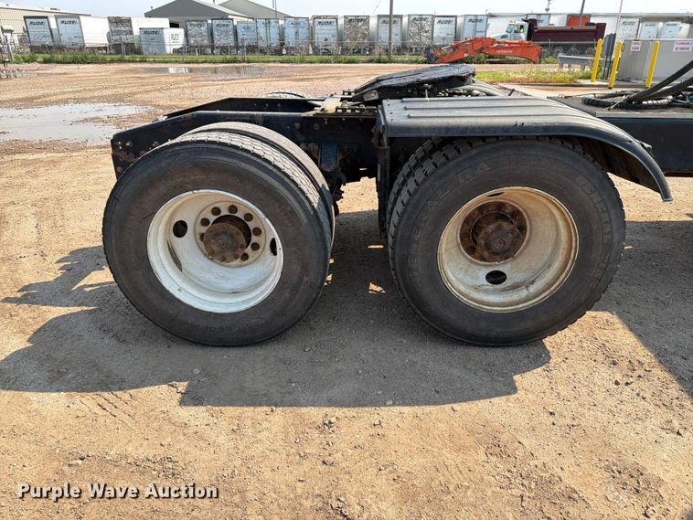image for item EA0387 2015 Caterpillar CT660 semi truck