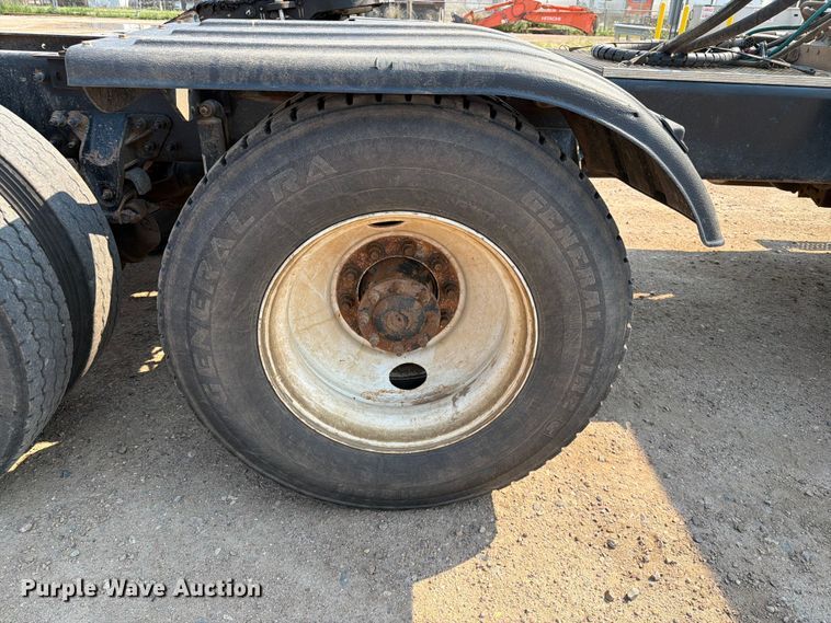 image for item EA0387 2015 Caterpillar CT660 semi truck
