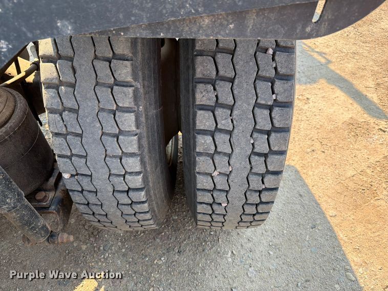 image for item EA0387 2015 Caterpillar CT660 semi truck
